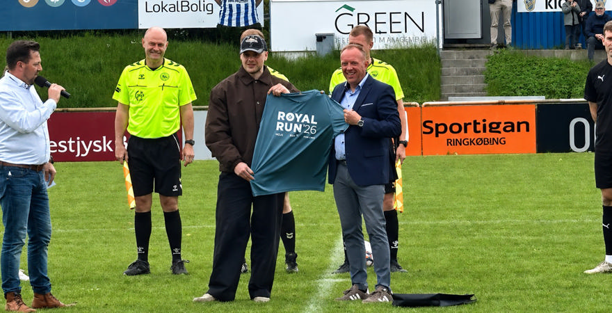 Mikkel Holk og Dennis Christiansen på RIF's fodboldbane